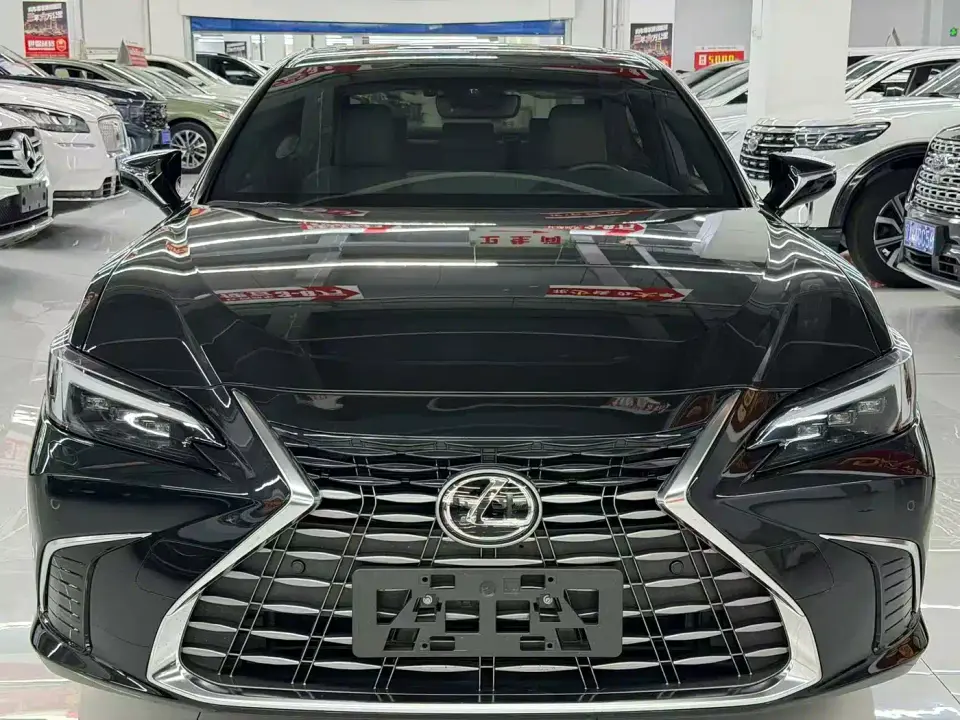 Lexus ES 300h Ultimate Edition 2026