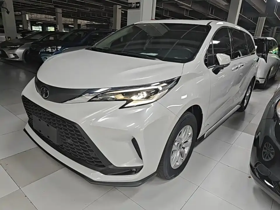 Toyota Granvia 2.5L Hybrid Comfort 2024