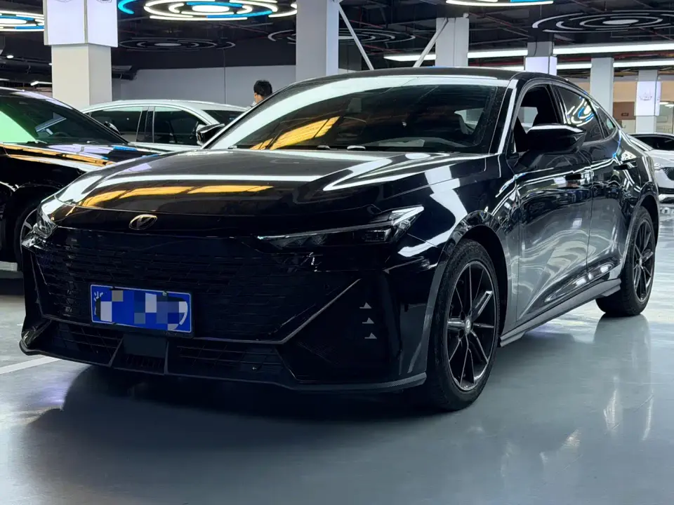 Changan UNI-V 1.5T Luxury Edition 2023
