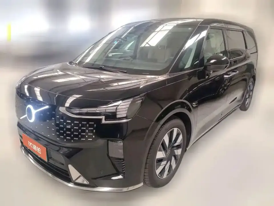 Volvo EM90 Ultra Six-Seater 2024