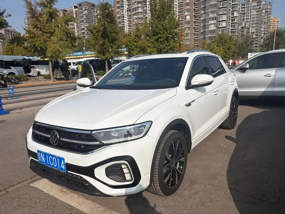 Volkswagen T-ROC 300TSI DSG FWD Starlight Edition 2025