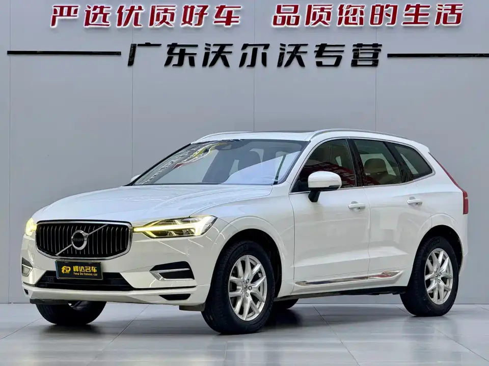 Volvo XC60 T5 4WD Intelligent Ease China VI 2020