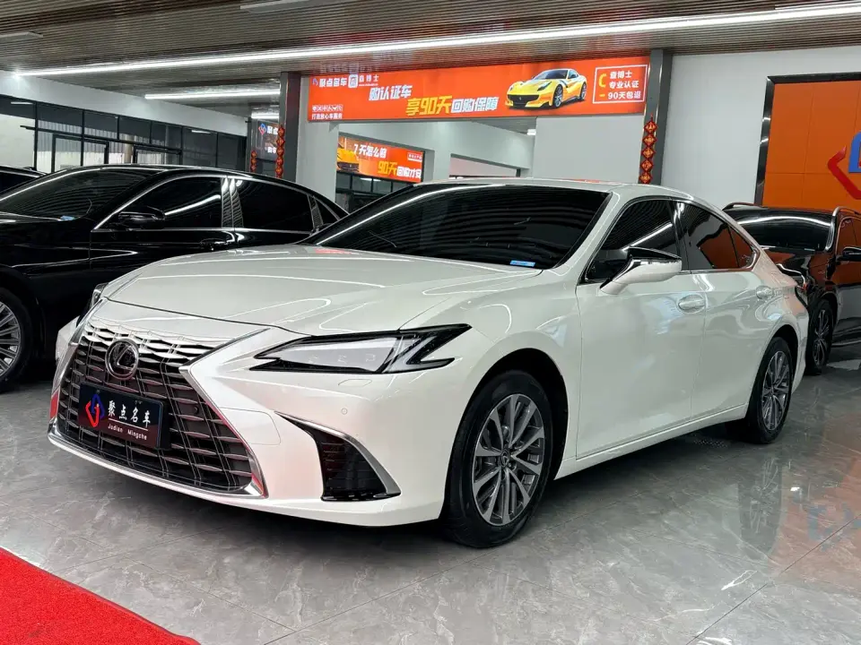 Lexus ES 200 Ultimate Edition 2025