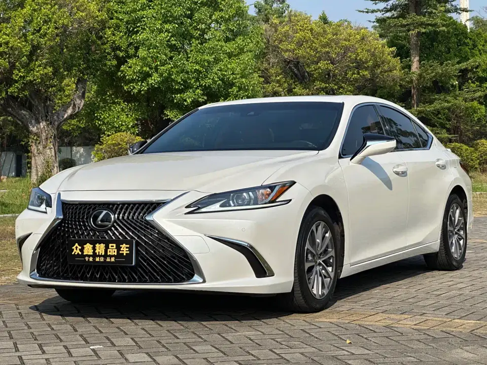 Lexus ES 300h Excellence Edition 2024
