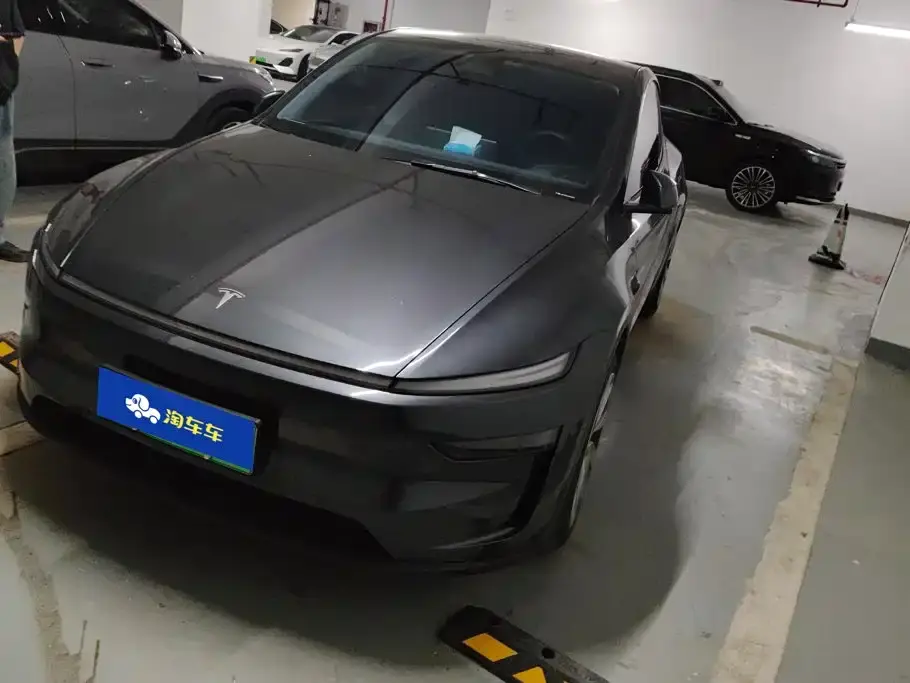 Tesla Model Y Model Rear-Wheel Drive Launch Edition 2025