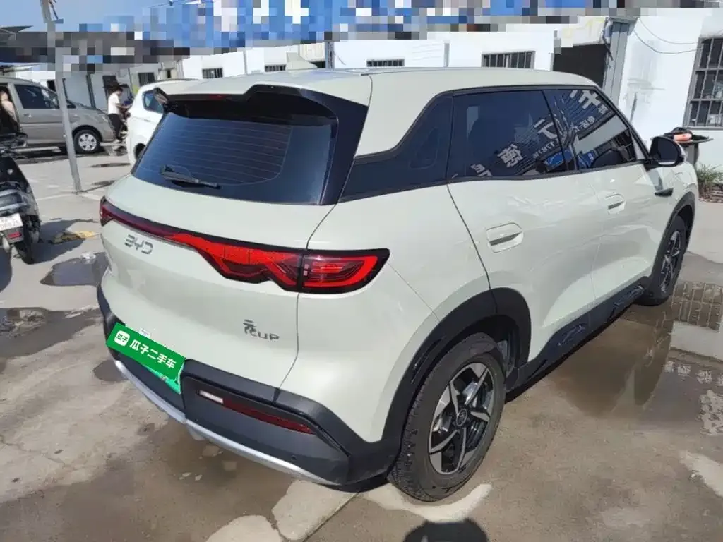 BYD Yuan UP 301KM Leading Edition 2024 — фото 6
