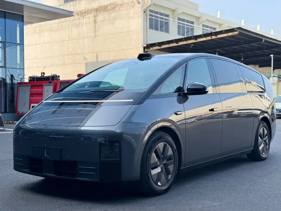 Li Auto MEGA Ultra 2024