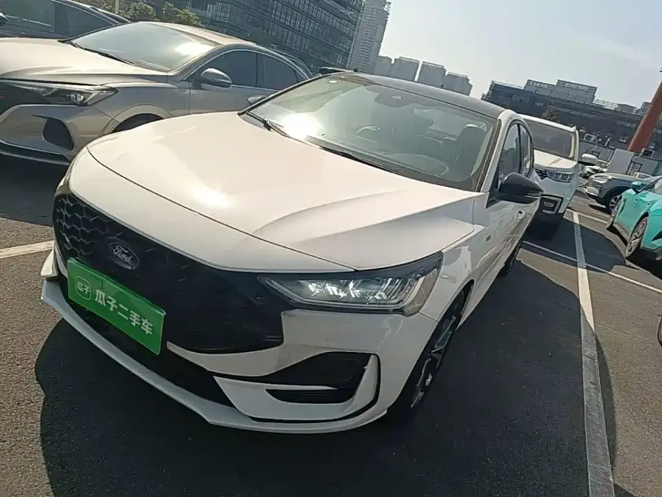 Ford Focus Sedan EcoBoost 180 Automatic ST Line 2023