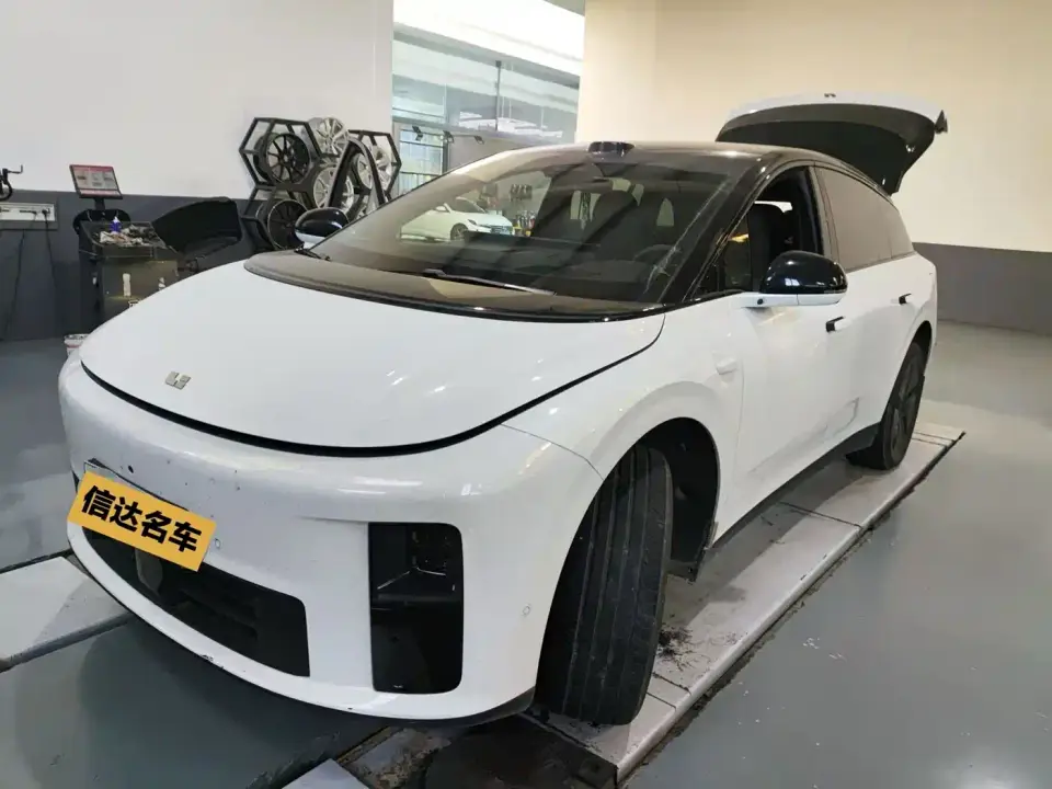 Li Auto i6 2WD Base Model 2025
