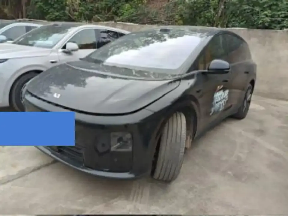 Li Auto Li i8 Standard Edition 2025