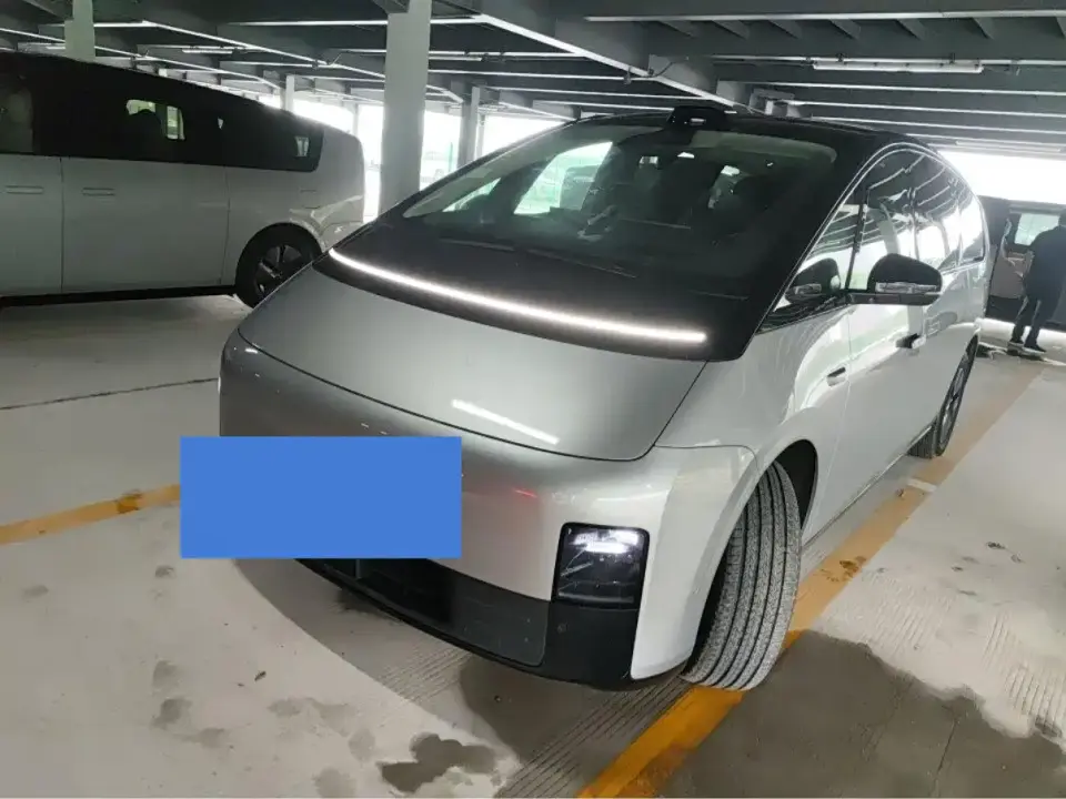 Li Auto MEGA Ultra 2024