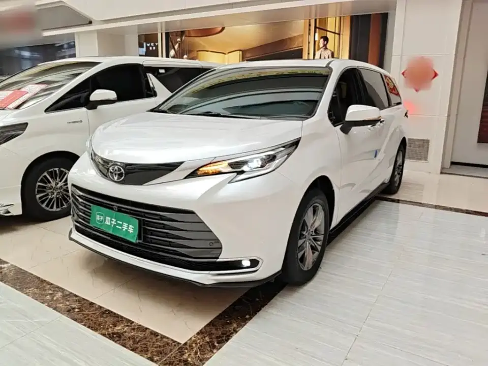 Toyota Sienna 2.5L Hybrid AWD Exclusive Edition 2025