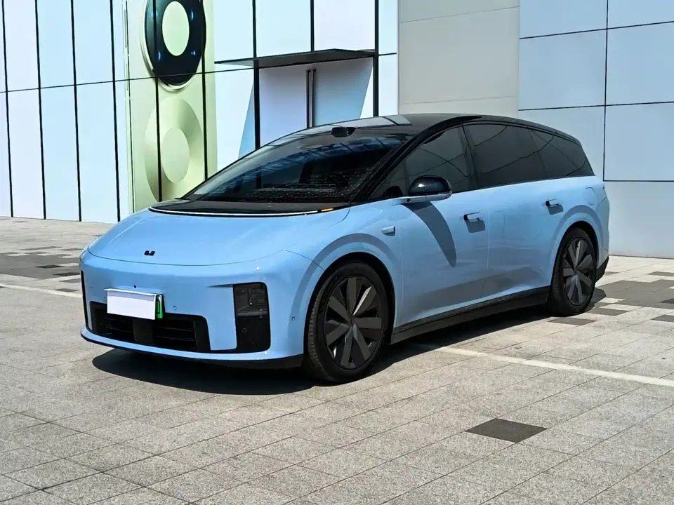 Li Auto Li i8 Standard Edition 2025