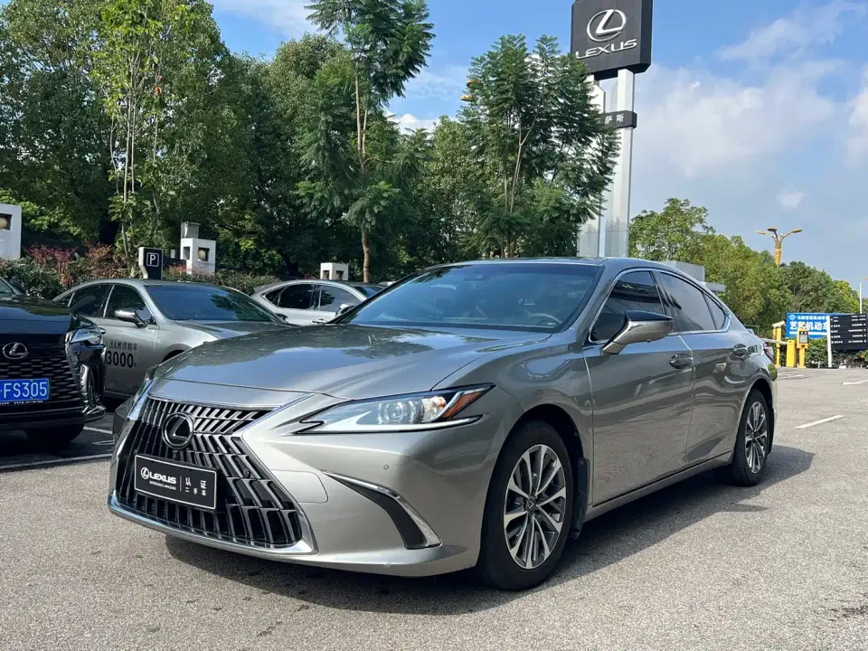 Lexus ES 200 Excellence Edition 2022