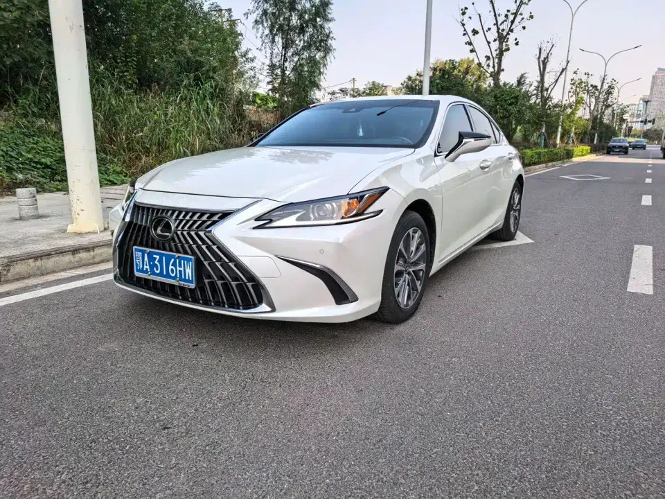 Lexus ES 200 Excellence Edition 2024