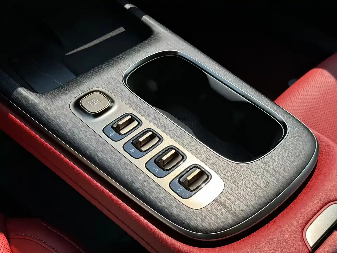 Xiaomi Auto Xiaomi SU7 AWD Extended Range Advanced Smart Driving Max Edition 2024 — фото 12