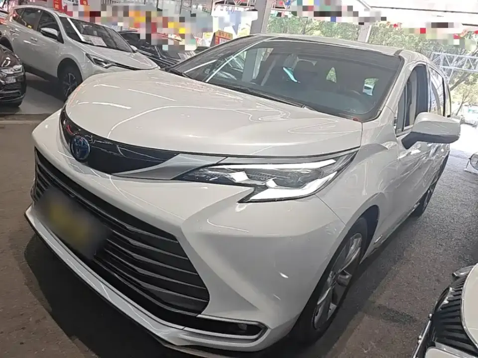 Toyota Sienna 2.5L Hybrid Premium Edition 2024