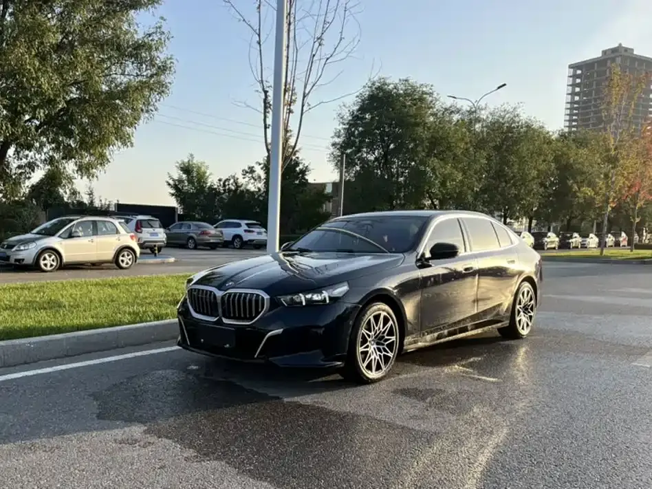 BMW 5 Series 530Li Leading M Sport Package 2024