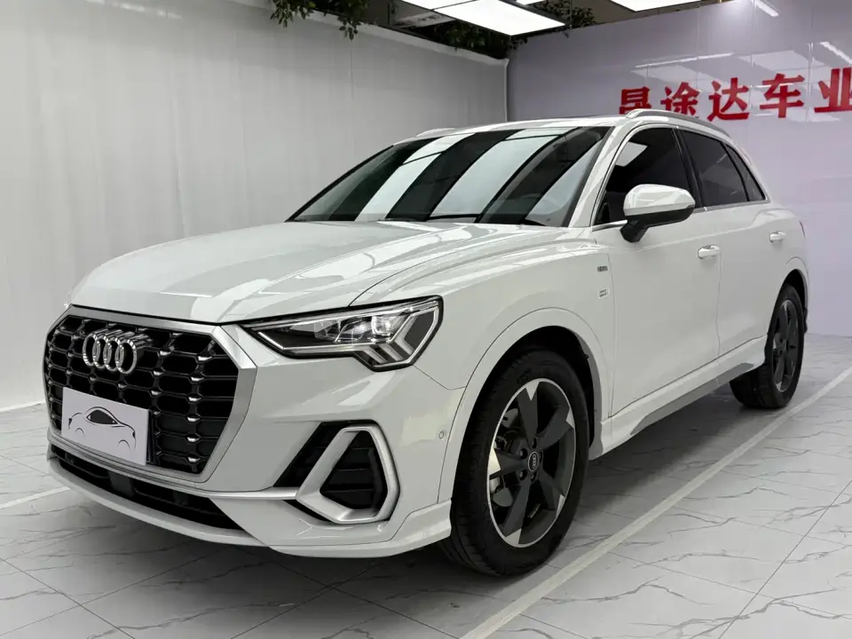 Audi Q3 35 TFSI Fashion Dynamic (1.4T) 2022