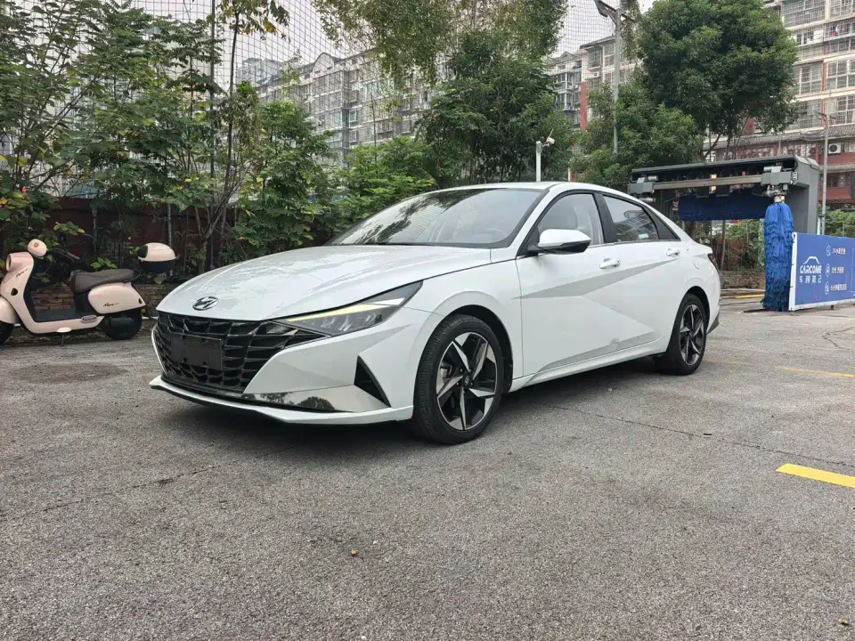 Hyundai Elantra 1.5L CVT LUX Premium Edition 2020