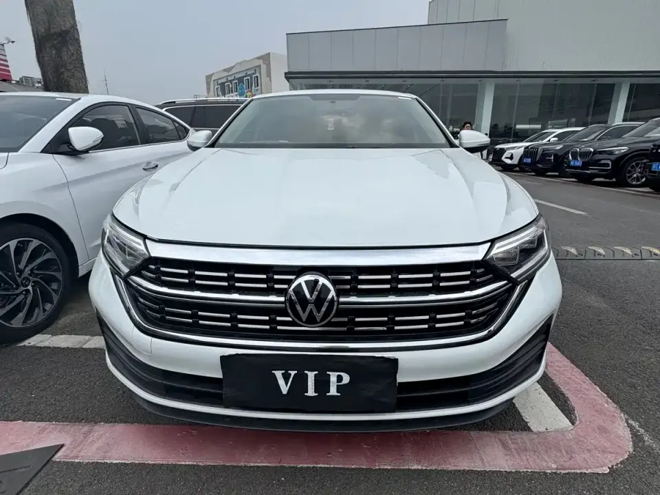 Volkswagen Sagitar 300TSI DSG Flying Edition 2024