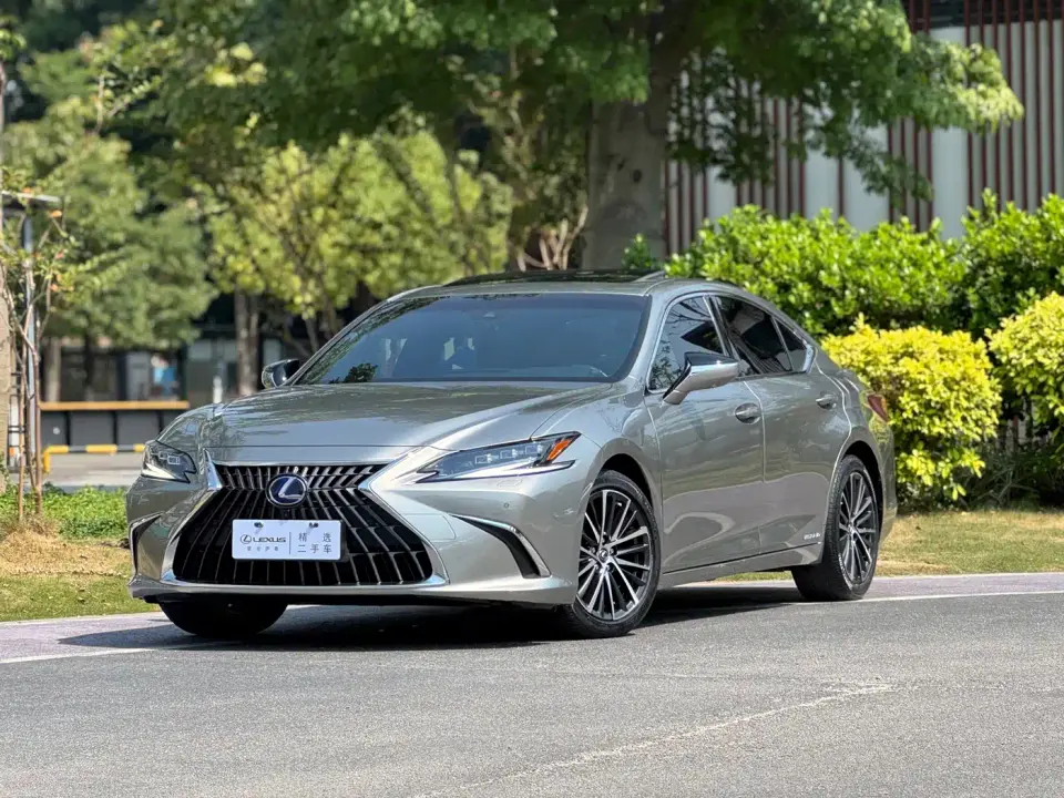 Lexus ES 300h Luxury Edition 2022