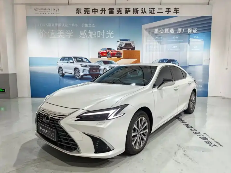 Lexus ES 300h Ultimate Edition 2025