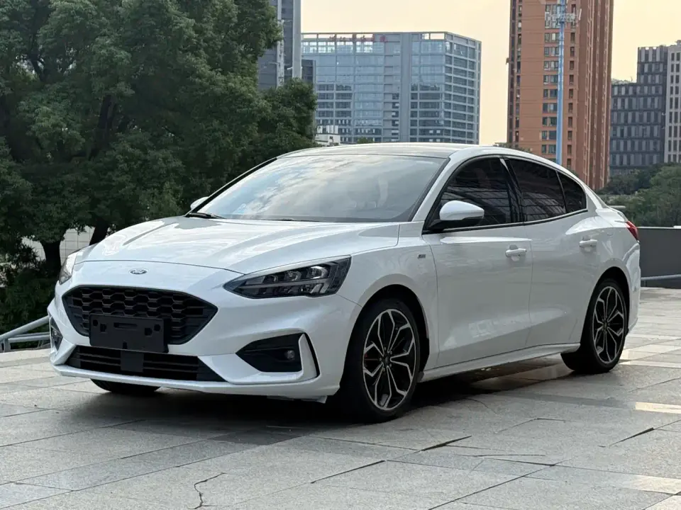 Ford Focus Sedan EcoBoost 180 Auto ST Line 2021