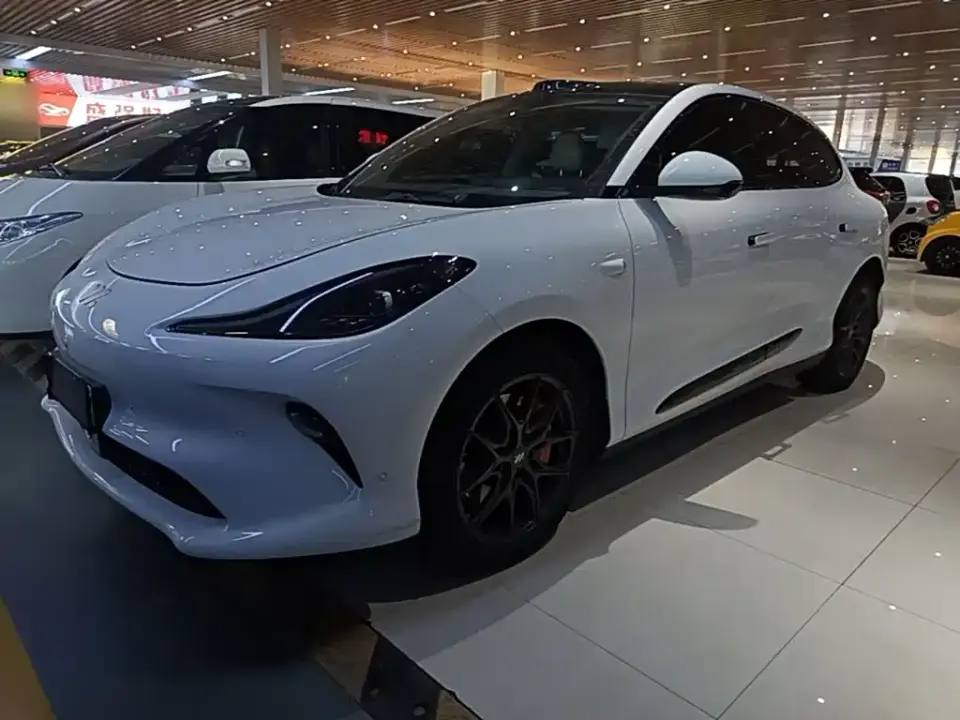 IM Motors IM LS6 Model Agile Lizard Intelligent Driving Theater Edition 2025