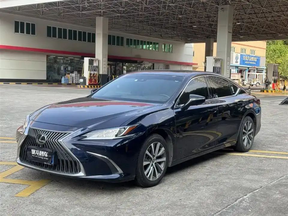 Lexus ES 200 Excellence 2021