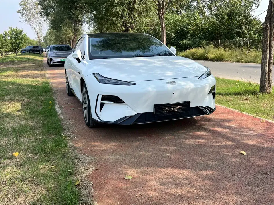 Geely Galaxy Galaxy E8 665km RWD Starship Voyager Edition 2024
