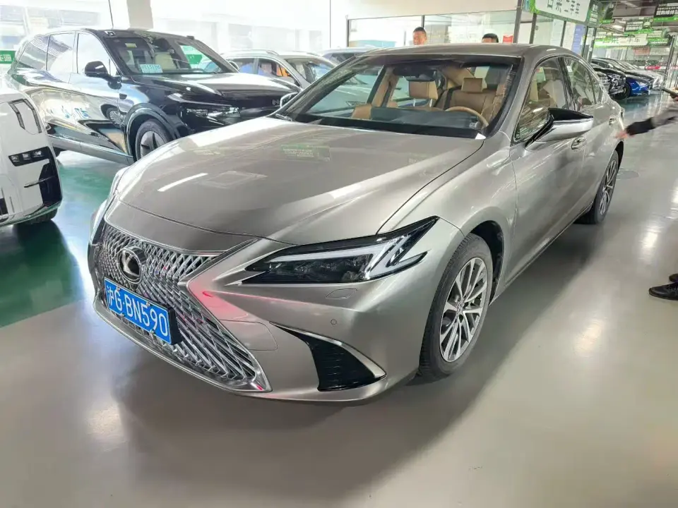 Lexus ES 200 Ultimate Edition 2025