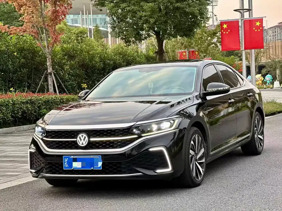 Volkswagen Passat 330TSI Starlight Luxury Edition 2023