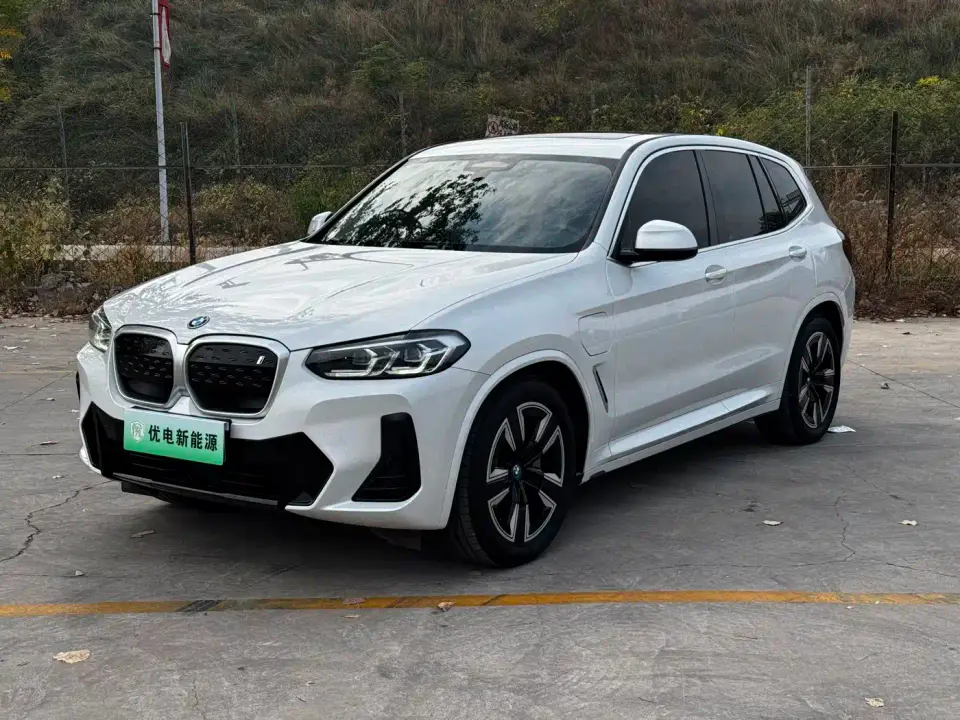 BMW iX3 Facelift Leading Model 2023
