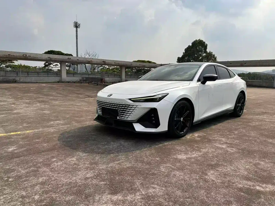 Changan UNI-V 1.5T Premium Model 2023