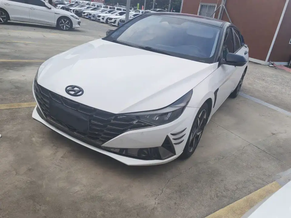 Hyundai Elantra 1.5L CVT LUX Premium Edition 2021