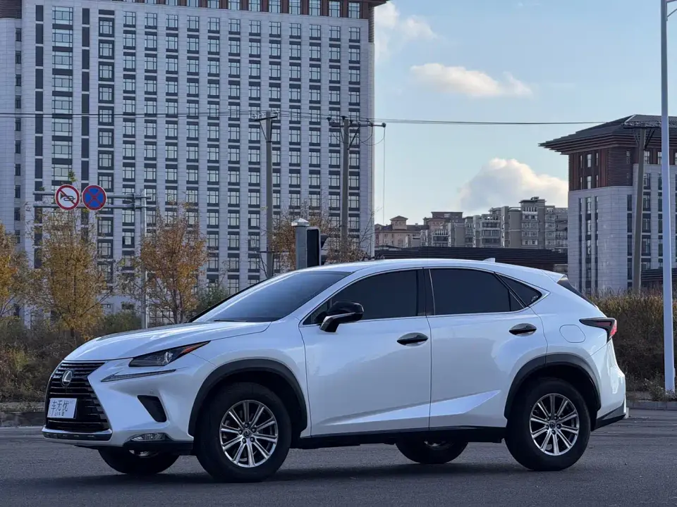 Lexus NX 200 FWD Sharp Edition China VI 2020