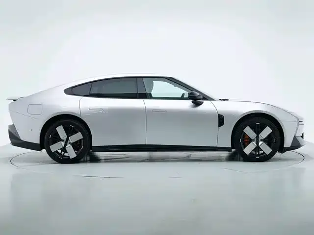 XPeng P7 702km Long Range Edition 2025