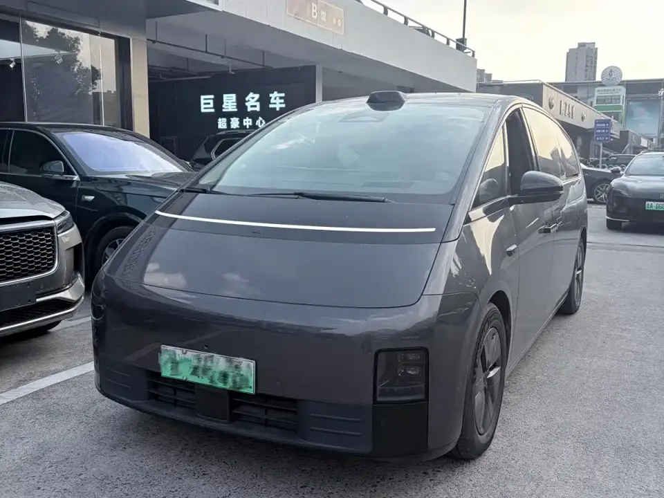 Li Auto MEGA Ultra 2024