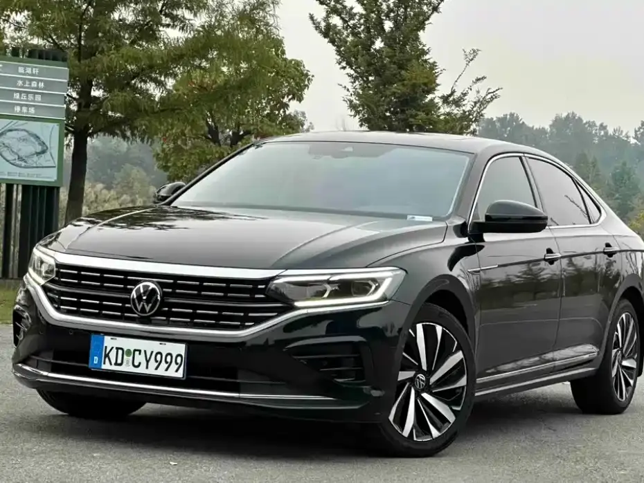Volkswagen Passat 380TSI Luxury Edition 2022