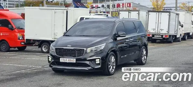 Kia Carnival 7-Seater Limousine VIP 2019