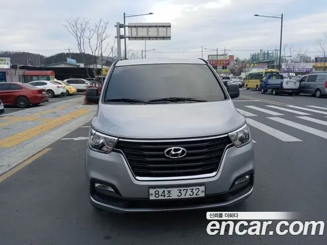 Hyundai Starex Van 5-Seater Smart 2020
