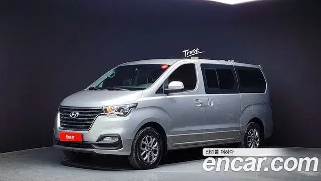 Hyundai Starex 4WD Urban 9-Seater Premium Special 2020