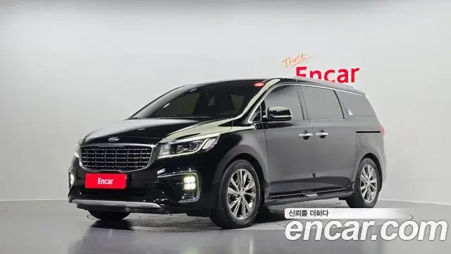 Kia Carnival 7-Seater Limousine VIP 2019
