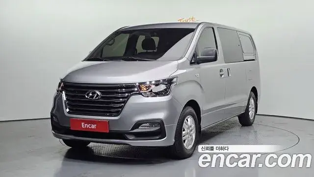 Hyundai Starex Van 5-Seater Smart 2020