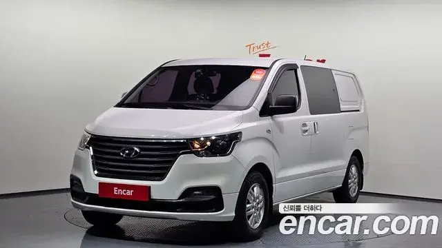 Hyundai Starex Van 5-Seater Smart 2019