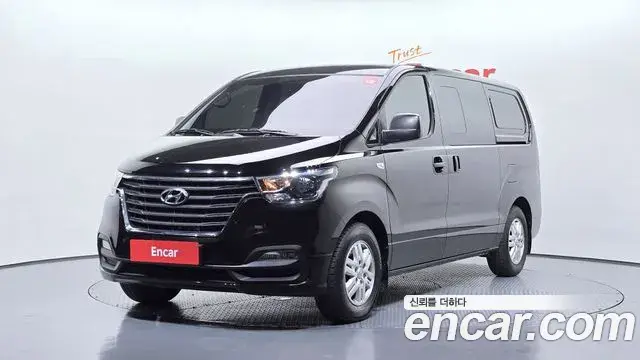 Hyundai Starex Van 5-Seater Modern 2020