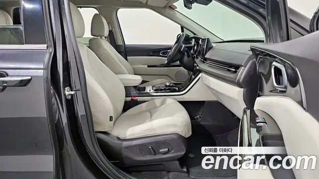 Kia Carnival Diesel 7-Seater Noblesse 2023 — фото 10
