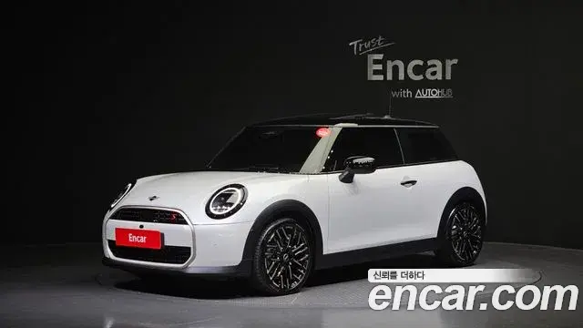 Mini Cooper Favoured 2024