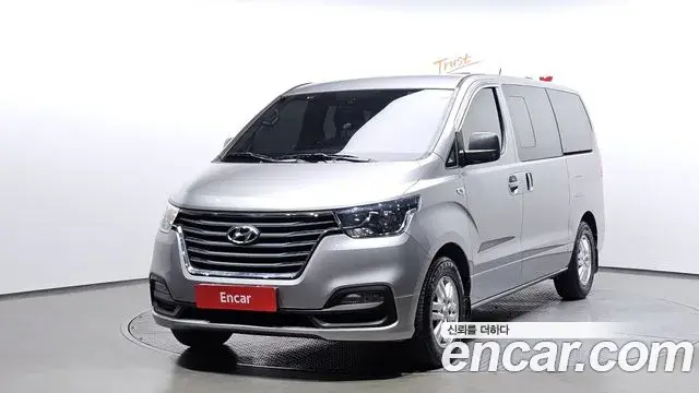 Hyundai Starex Van 5-Seater Modern 2019